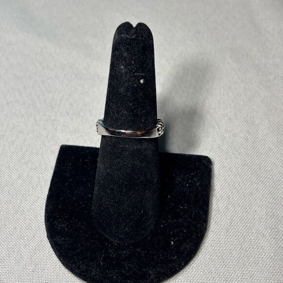 New! Silver Tone Twist Link Ring Size 7 - Picture 2 of 5